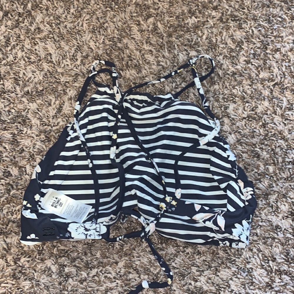 Billabong reversible swimsuit top, size L. - Picture 6 of 6